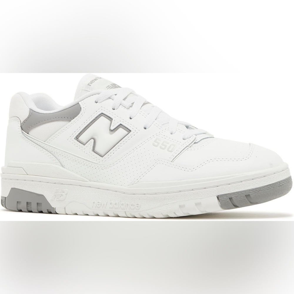 EUC - New Balance 550 White Sneakers - Size 9
